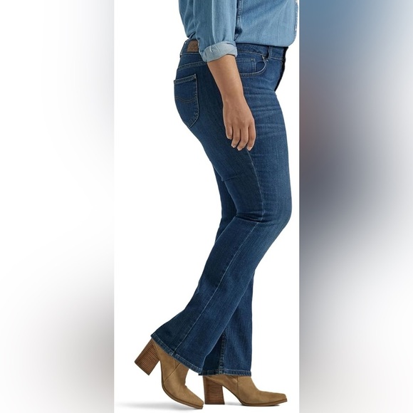 Lee Women's Plus Size Legendary Mid Rise Bootcut Jean NWT Size 26W Medium - Picture 2 of 16
